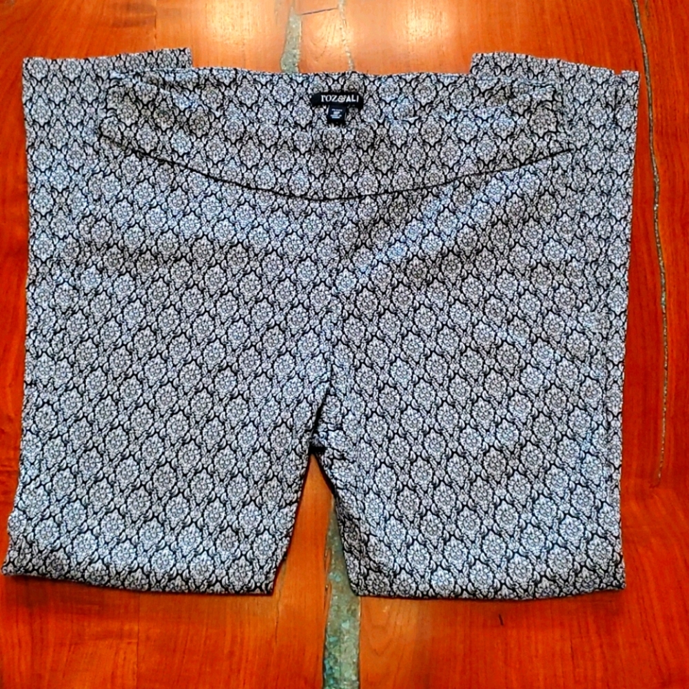 NWOT 16P Roz & Ali stretch ankle pants